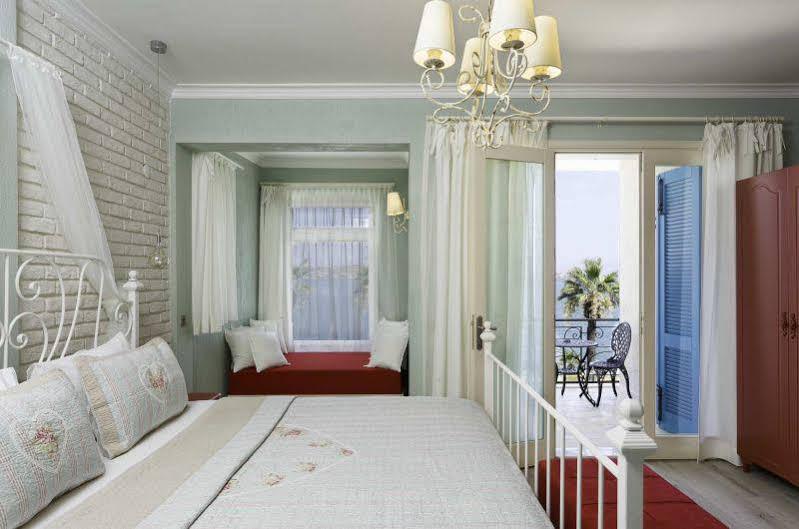 Karamela Hotel Ayvalik Exterior photo