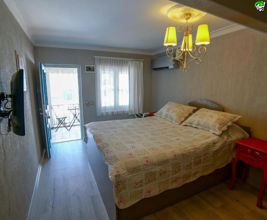 Karamela Hotel Ayvalik Exterior photo