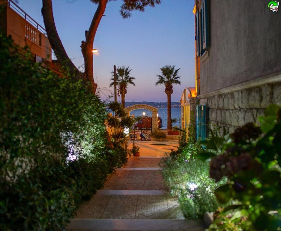 Karamela Hotel Ayvalik Exterior photo