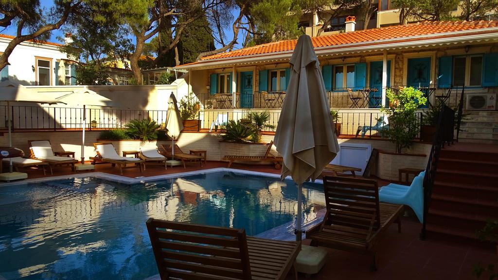 Karamela Hotel Ayvalik Exterior photo